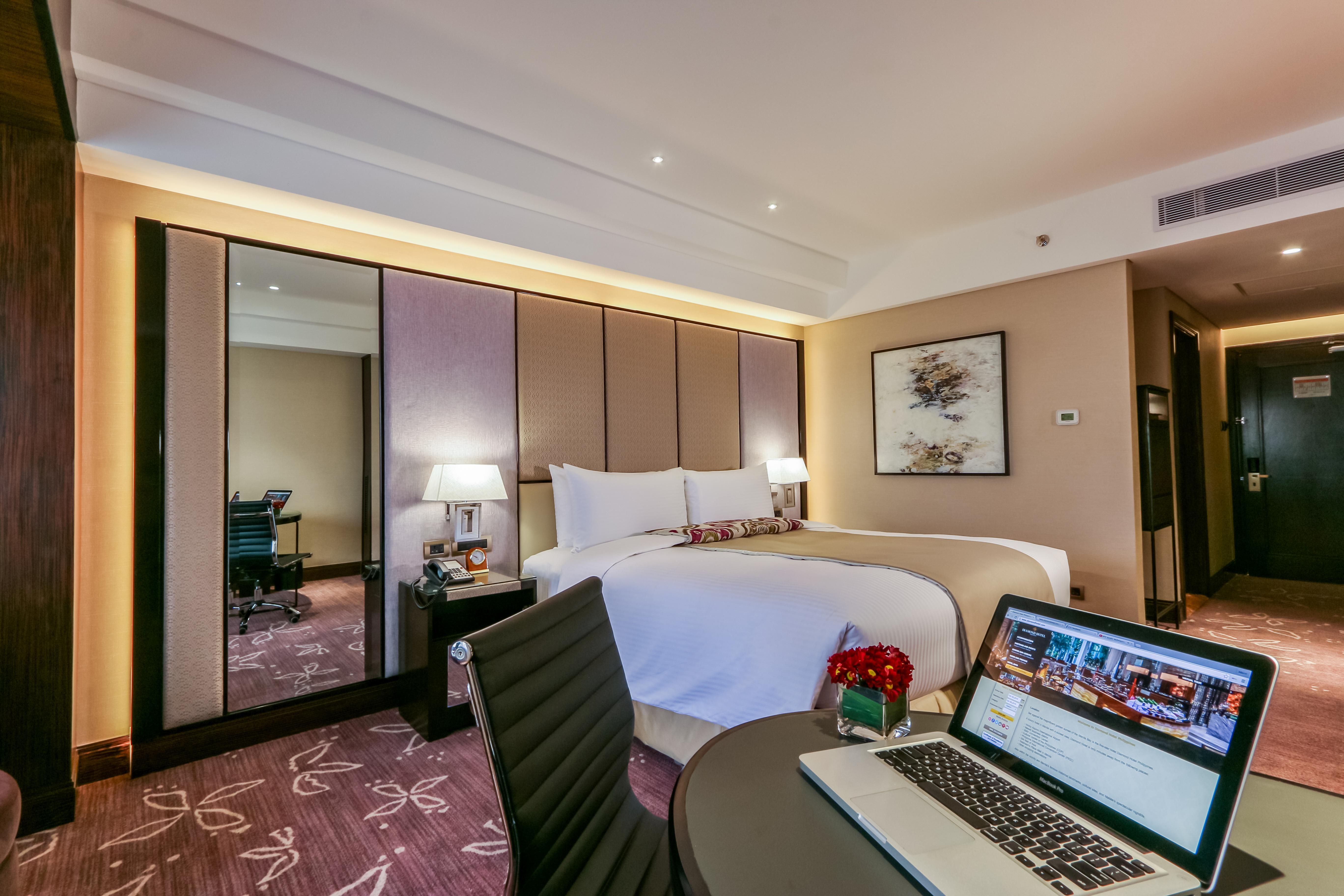 Diamond Hotel Philippines Манила Экстерьер фото