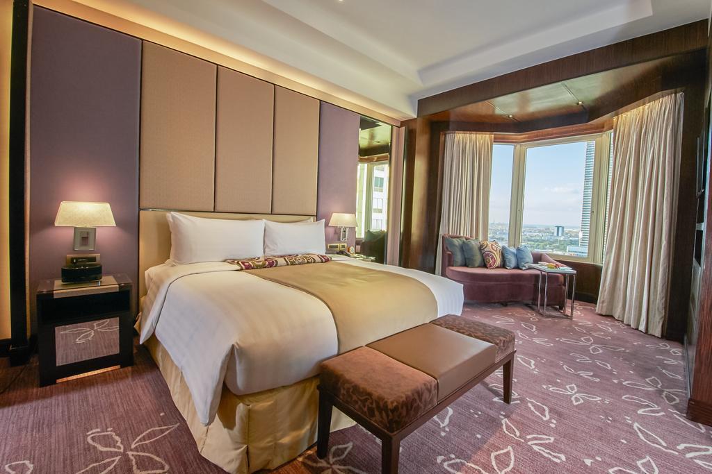 Diamond Hotel Philippines Манила Экстерьер фото